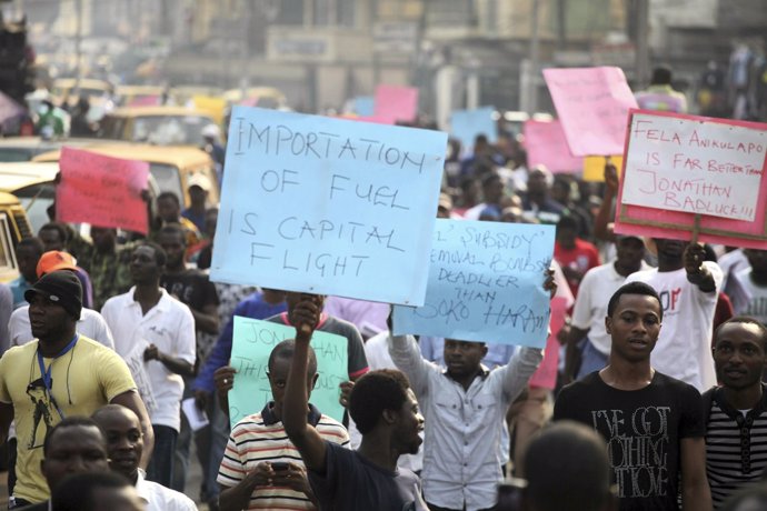 Manifestación En Nigeria Contra El Encarecimiento De Los Combustibles