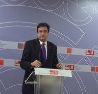 Óscar López exige respeto hacia los candidatos a liderar el PSOE y aboga por "abrir y hacer más flexible" el partido