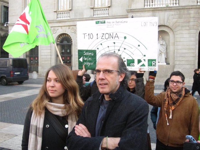 R. Gomà Y J. Sanz, De ICV-Euia, Protestan Contra Subidas Del Transporte Público