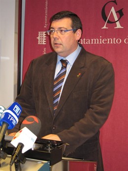 El Concejal Del PSOE Santiago Martínez Argüelles