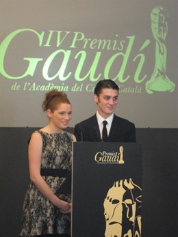 Los Actores Diana Gómez Y Bernat Quintana