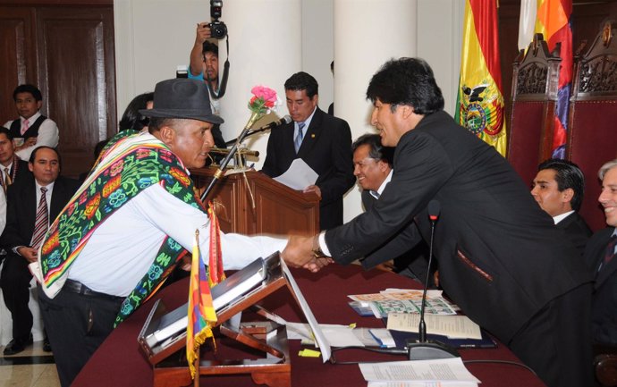 Evo Morales Con Los Nuevos Jueces Bolivianos.