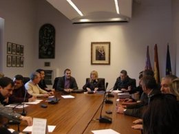 La Consellera Con Los Alcaldes Y Concejales De La Mancomunitat Des Raiguer.