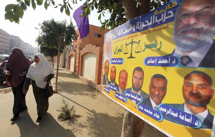 Cartel Electoral Del Partido Político De Los Hermanos Musulmanes En Egipto