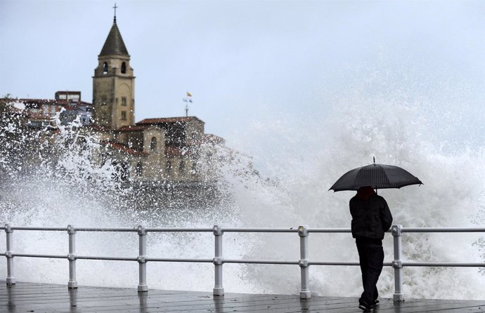 Temporal de viento y oleaje en Asturias (Gijón)
