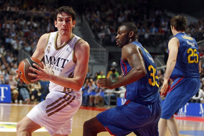 Carlos Suárez Entra A Canasta En El Clásico