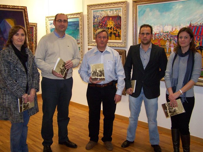 Joaquín Gris Presenta En Águilas El Libro 'Pascuas Y Aguilandos'