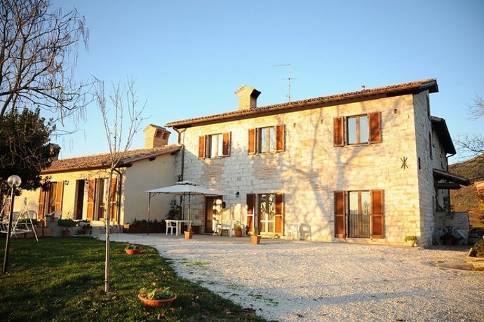 Alquilar Una Casa De Vacaciones En Reyes Sale Por 24,1 Euros