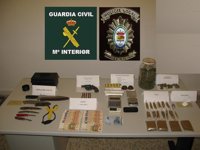 Desmantelan un punto de venta de droga en Rincón de la Victoria y detienen a dos personas