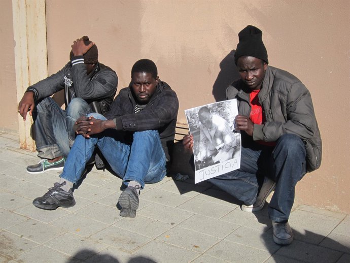 Senegaleses Piden Justicia Por El Crimen Del Besòs