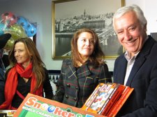 Arenas, Junto Con Carmen Crespo Y Teresa Jiménez Becerril, Hoy En Sevilla