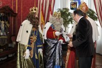 Sanz pide a los Reyes Magos "empleo para los que no lo tienen, para los jóvenes y para los parados de larga duración"