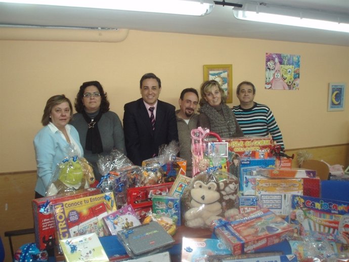 Entrega De Regalos Del PP De Parla