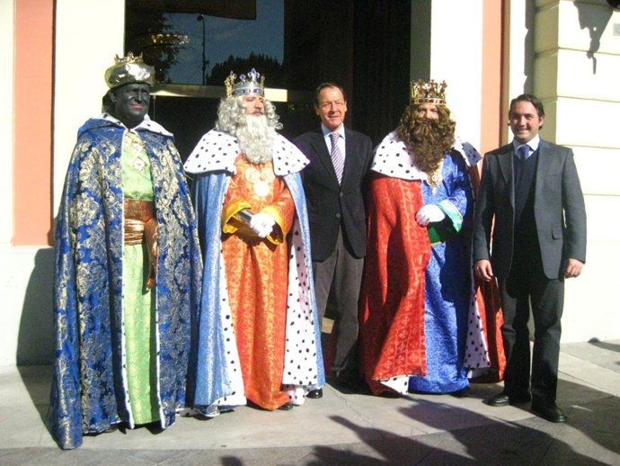 El Alcalde De Murcia Y El Edil De Cultura Junto A Reyes Magos