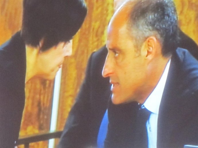 Camps Habla Con Una Funcionaria En La Décimo Octava Sesión Del Juicio