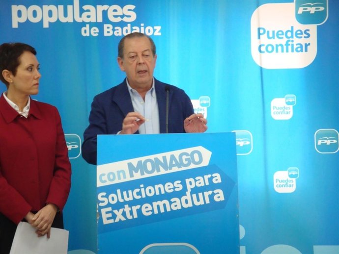 Ramírez Del Molino En Una Rueda De Prensa Con Solana