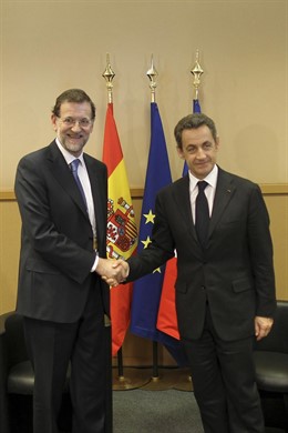 Rajoy Y Sarkozy Se Dan La Mano