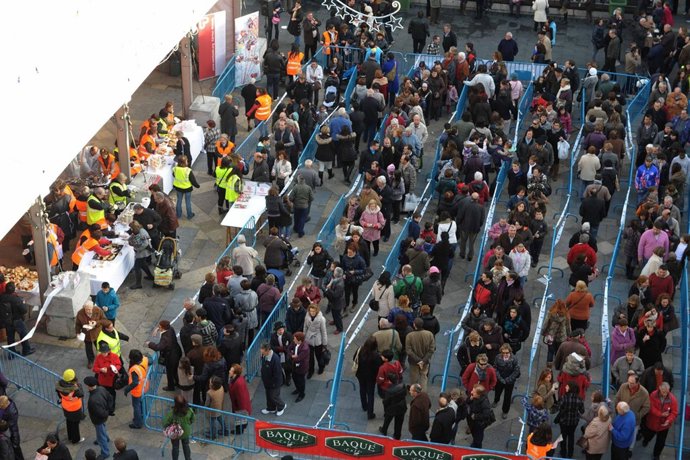 Reparto Del Roscón Solidario En Bilbao                  