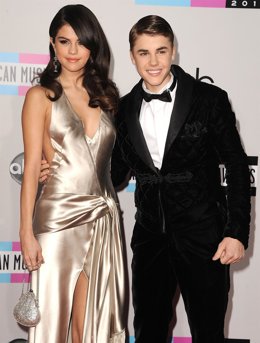 Selena Gomez Y Justin Bieber Posando