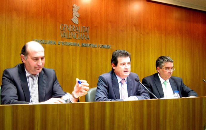 Enrique Verdeguer, José Císcar Y José Manuel Vela Tras Pleno Del Consell