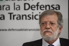 Juan Carlos Rodriguez Ibarra en la Asociación para la Defensa de la Transición