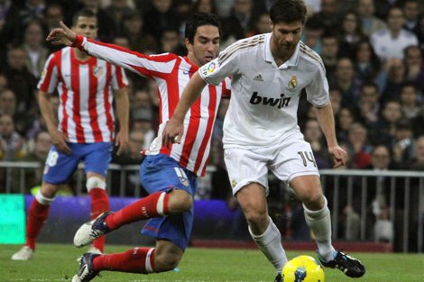 Xavi Alonso En Un Real Madrid-Atletico De Madrid