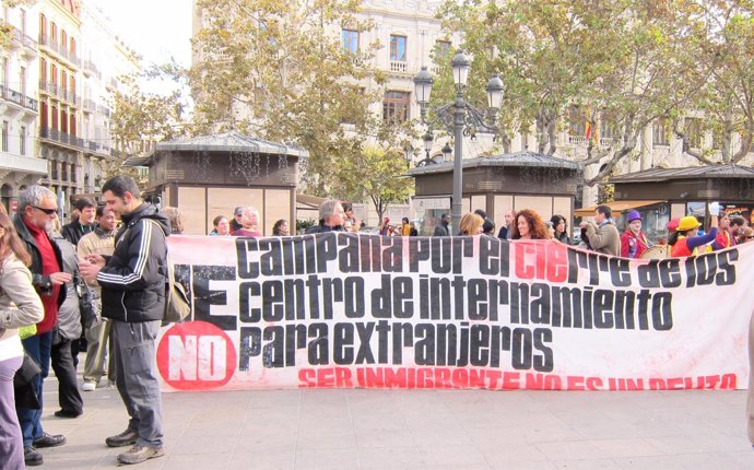 Manifestación En Valencia Por El Cierre De Lso CIE