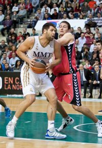 El Real Madrid vence con firmeza al UCAM Murcia