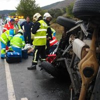 El 061 atendió a 75 personas debido a 49 accidentes de tráfico registrados el fin de semana en la red viaria gallega