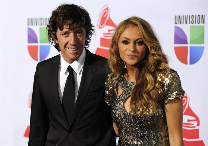 Paulina Rubio Y Colate En Un Photocall