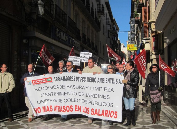 Moral, En El Centro Con Gafas, En La Manifestación De Trabajadores De FCC.