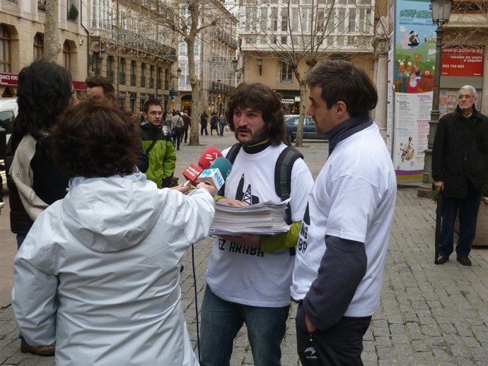 Representantes De 'Fracking Ez Araba' En Vitoria