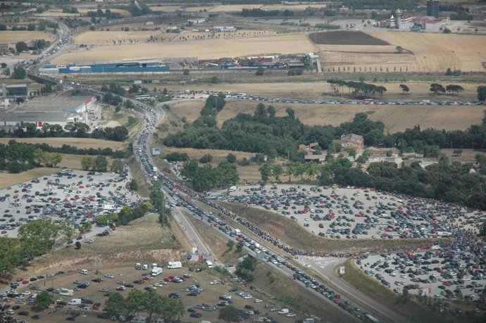 Tráfico en la entrada del Circuit De Catalunya, En Montmeló, un día de carreras