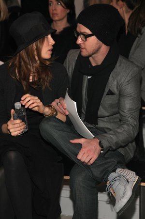 Justin Timberlake Y Jessica Biel Mirándose Fijamente