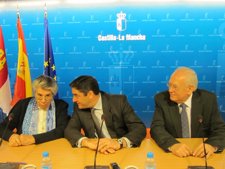 Ruiz, Echániz Y Diaz Zarco En La Firma Del Convenio