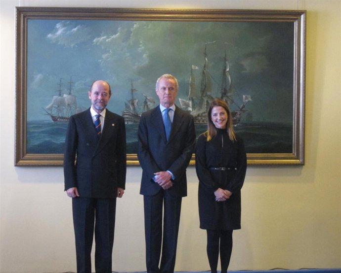 El Ministro De Defensa Con El Secretario De Estado Y La Subsecretaria