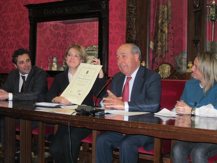 El Alcalde De Granada (Centro), José Torres Hurtado.