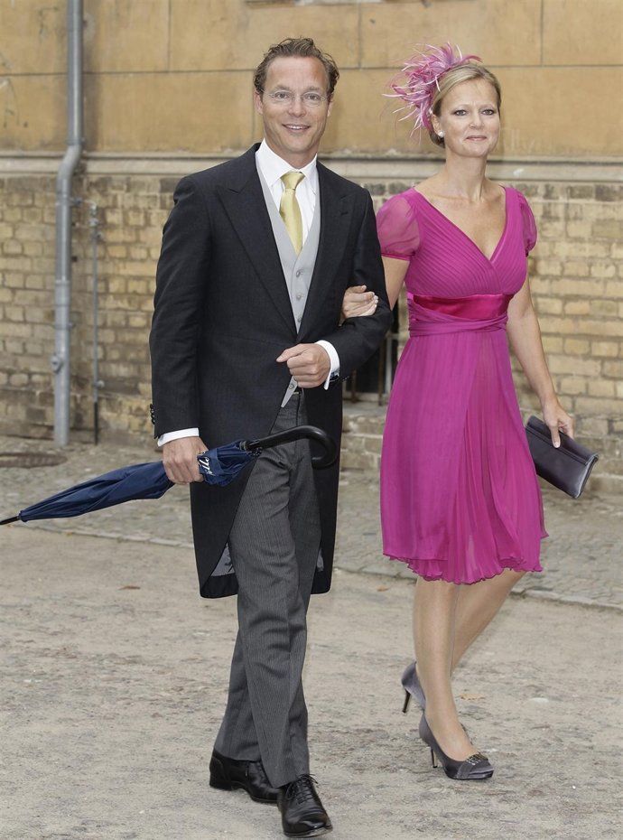 Carolina De Borbón Y Parma Acompañada De Su Hermano 