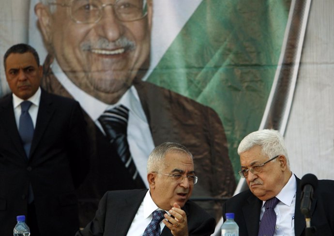 Mahmud Abbas con el primer ministro palestino Salam Fayyad