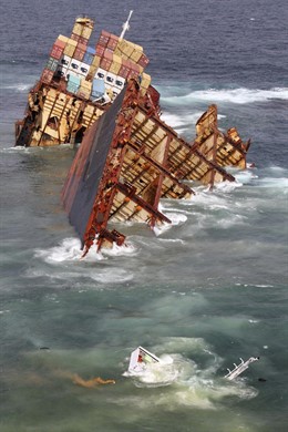 Carguero, Rena, Ha Comenzado A Hundirse En Nueva Zelanda