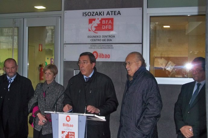 El Diputado General De Bizkaia, José Luis Bilbao, Junto Al Alcalde, Iñaki Azkuna