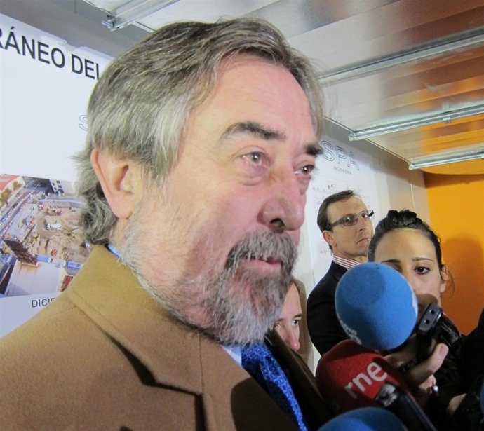 El Alcalde De Zaragoza Y Senador, El Socialista Juan Alberto Belloch