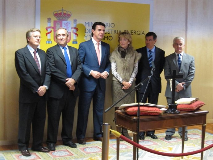 Ministro De Industria, José Manuel Soria, Y Altos Cargos Del Ministerio