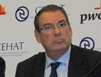 Los hoteleros ven "imprescindible" medidas fiscales para consolidar el turismo español