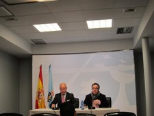 El Secretario De Emigración, S. Camba, Y El Subdirector De Retorno, A. Aguarón