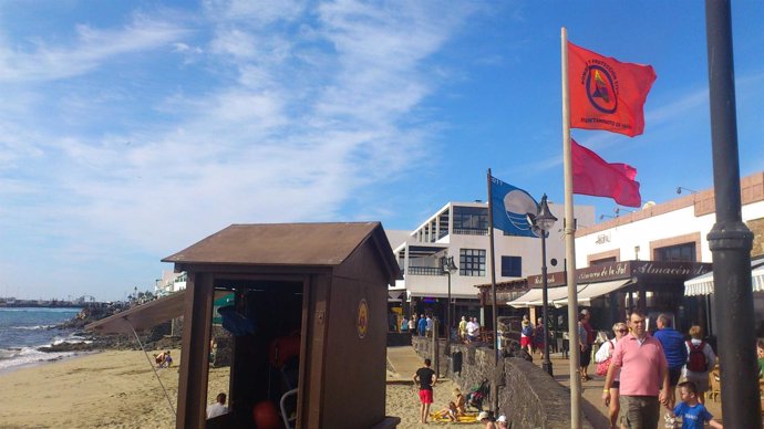 Bandera Roja En Playa Blanca, Yaiza (Lanzarote)