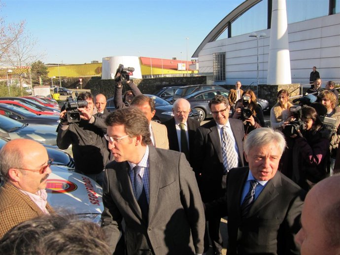 Feijóo Saluda A Los Empresarios Del Polígono Del Tambre