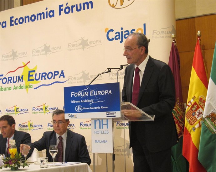 Francisco De La Torre En Un Desayuno De Fórum Europa