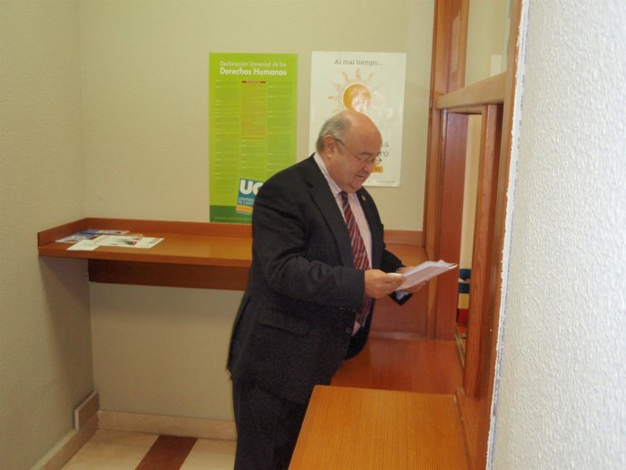 Gómez Sal Registra Su Candidatura A Rector De La UC         