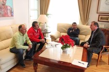 El Alcalde De Vélez-Málaga Se Reúne Con Pescadores